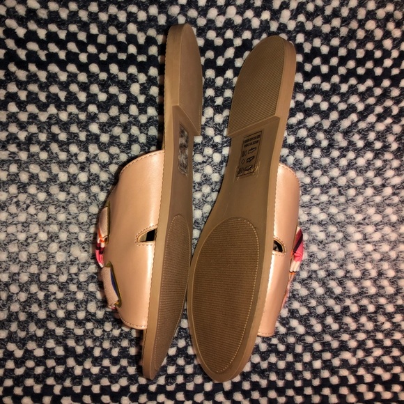 NEW in box. Lace-Up Desmond Slides - Picture 5 of 5